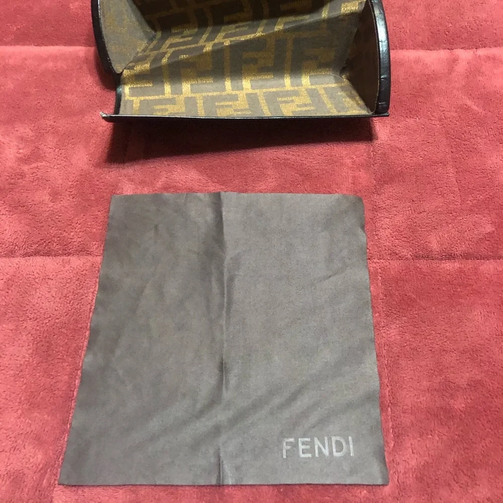 FENDI Fancy Squared Tinted Sunglasses 🕶